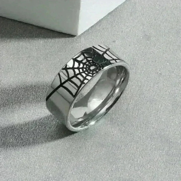 New Spider Web Band Ring: Embrace your edgy side with this bold band ring - Picture 1 of 2